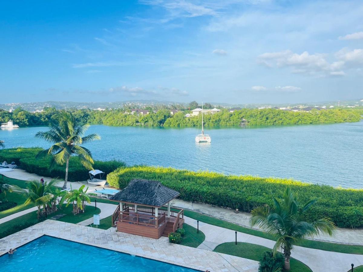 Luxury Apartments And Rooms,The Lagoons Бухта Монтего Экстерьер фото