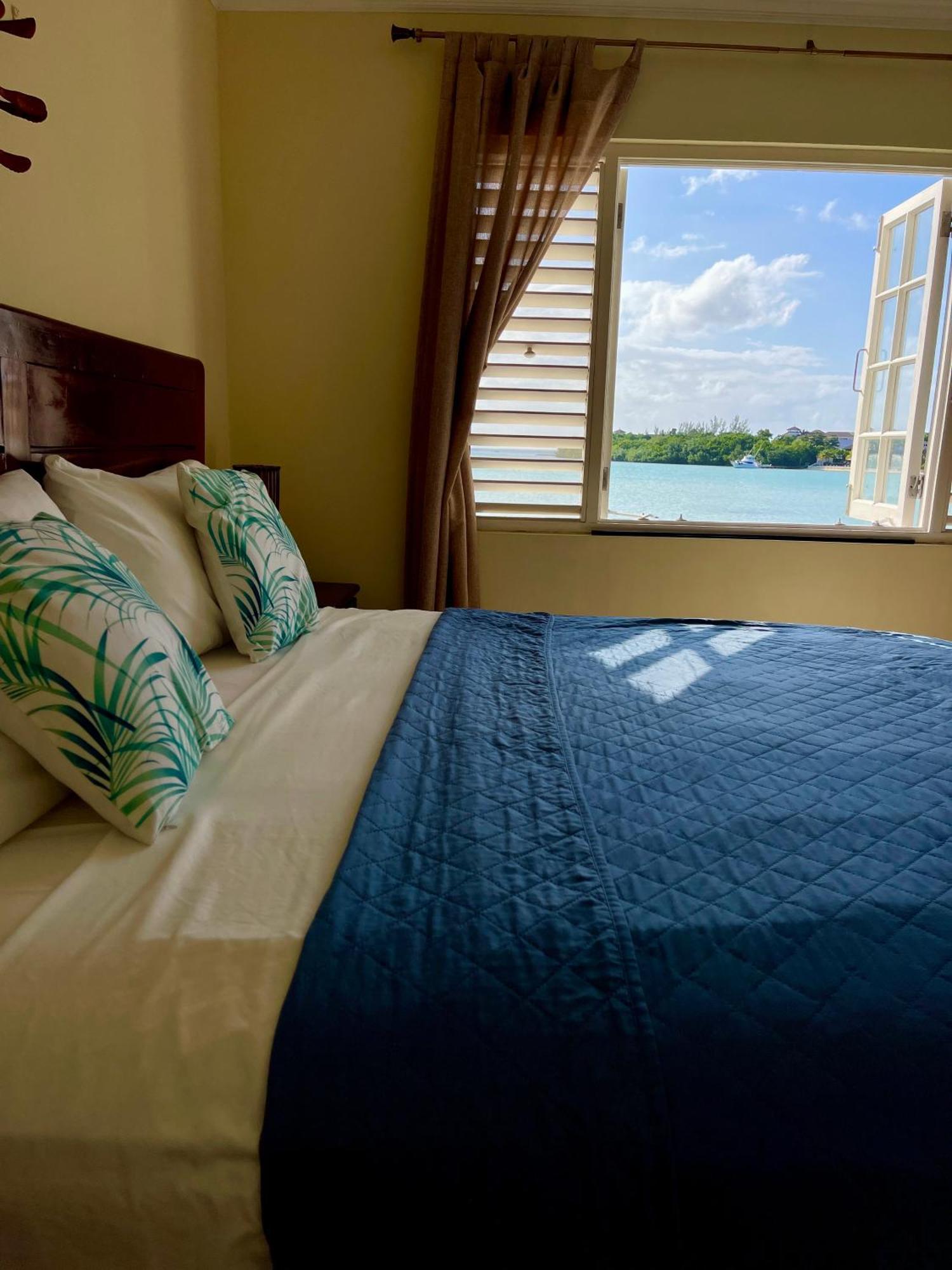 Luxury Apartments And Rooms,The Lagoons Бухта Монтего Экстерьер фото