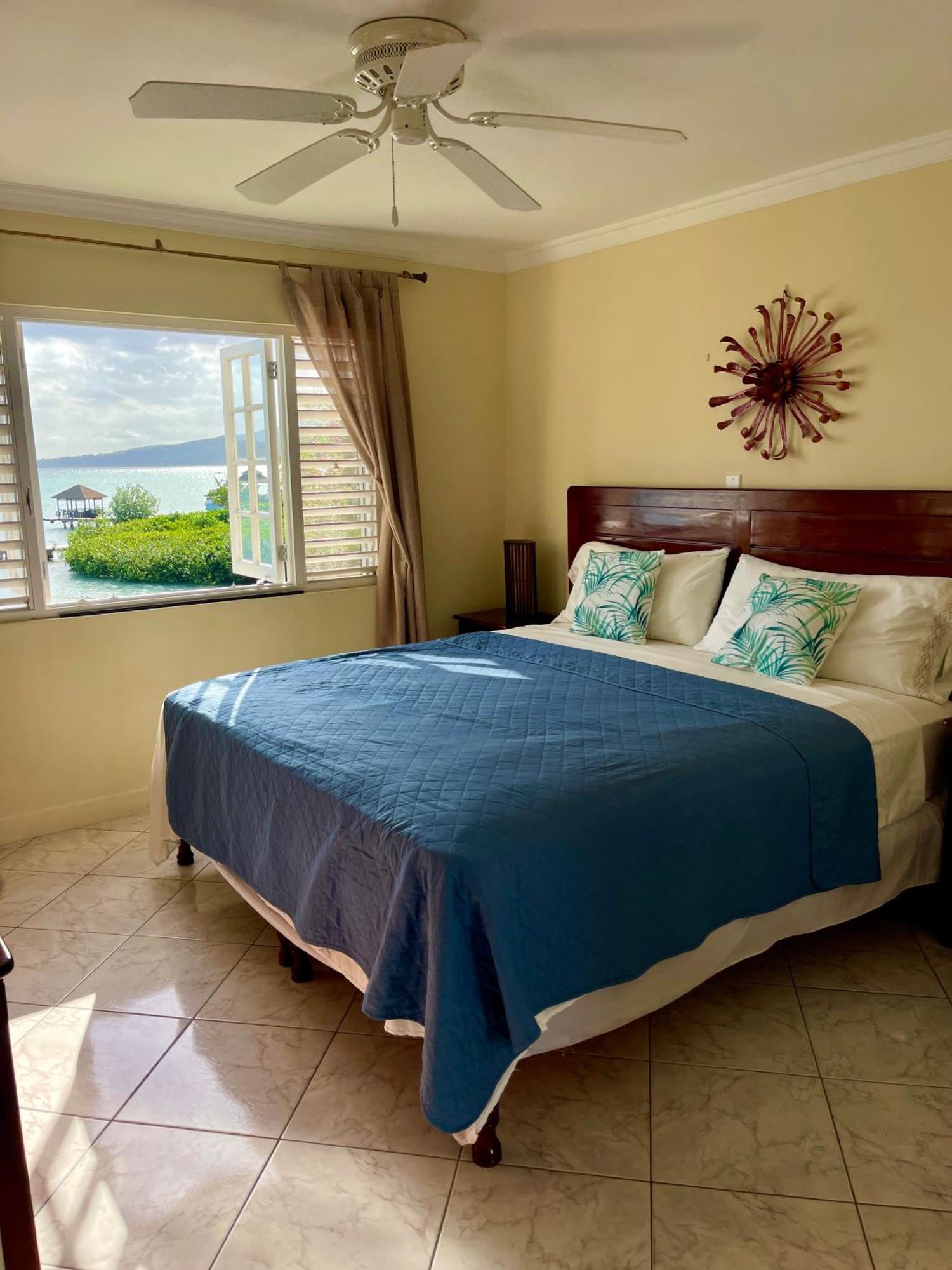 Luxury Apartments And Rooms,The Lagoons Бухта Монтего Экстерьер фото
