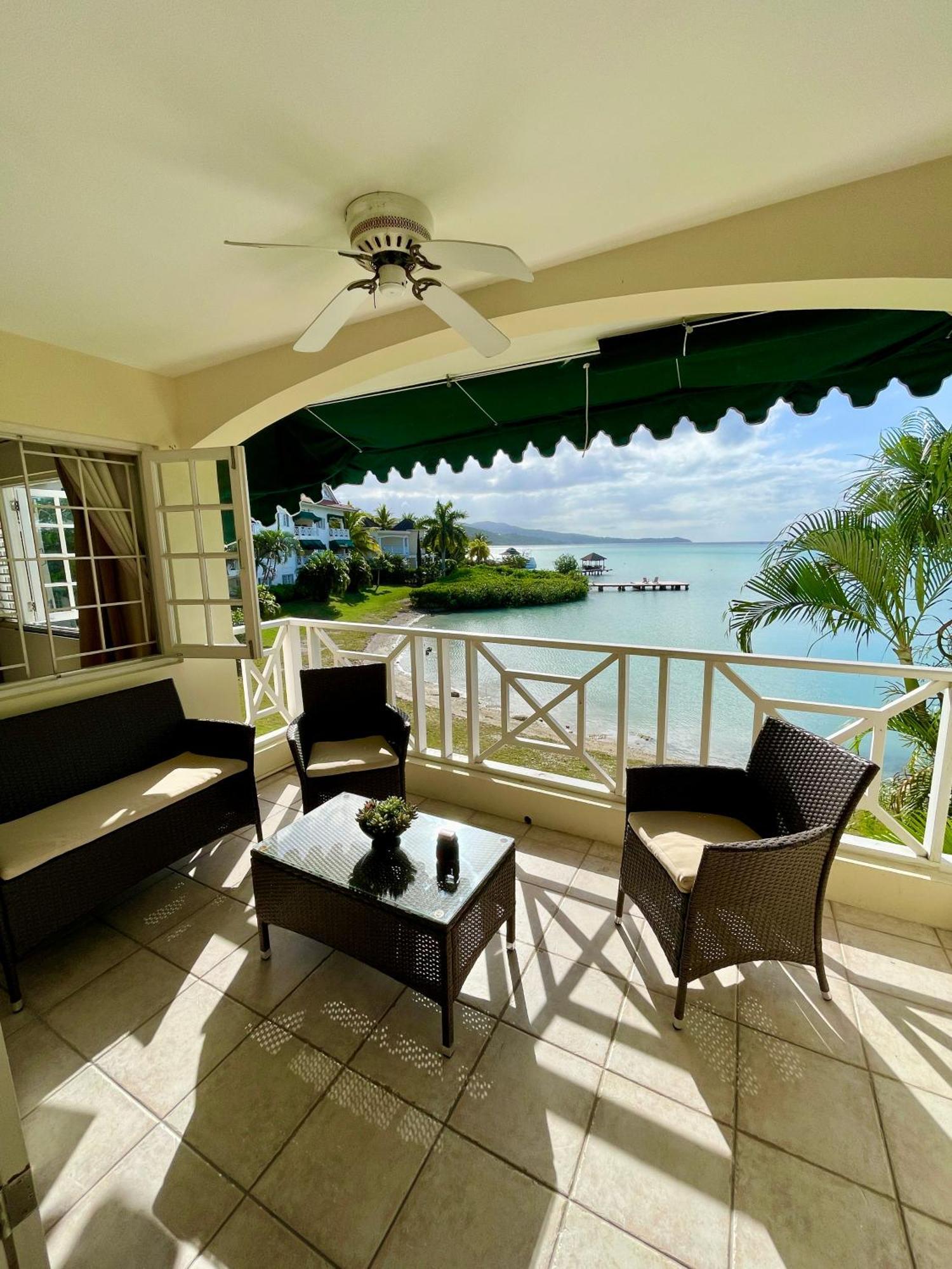 Luxury Apartments And Rooms,The Lagoons Бухта Монтего Экстерьер фото