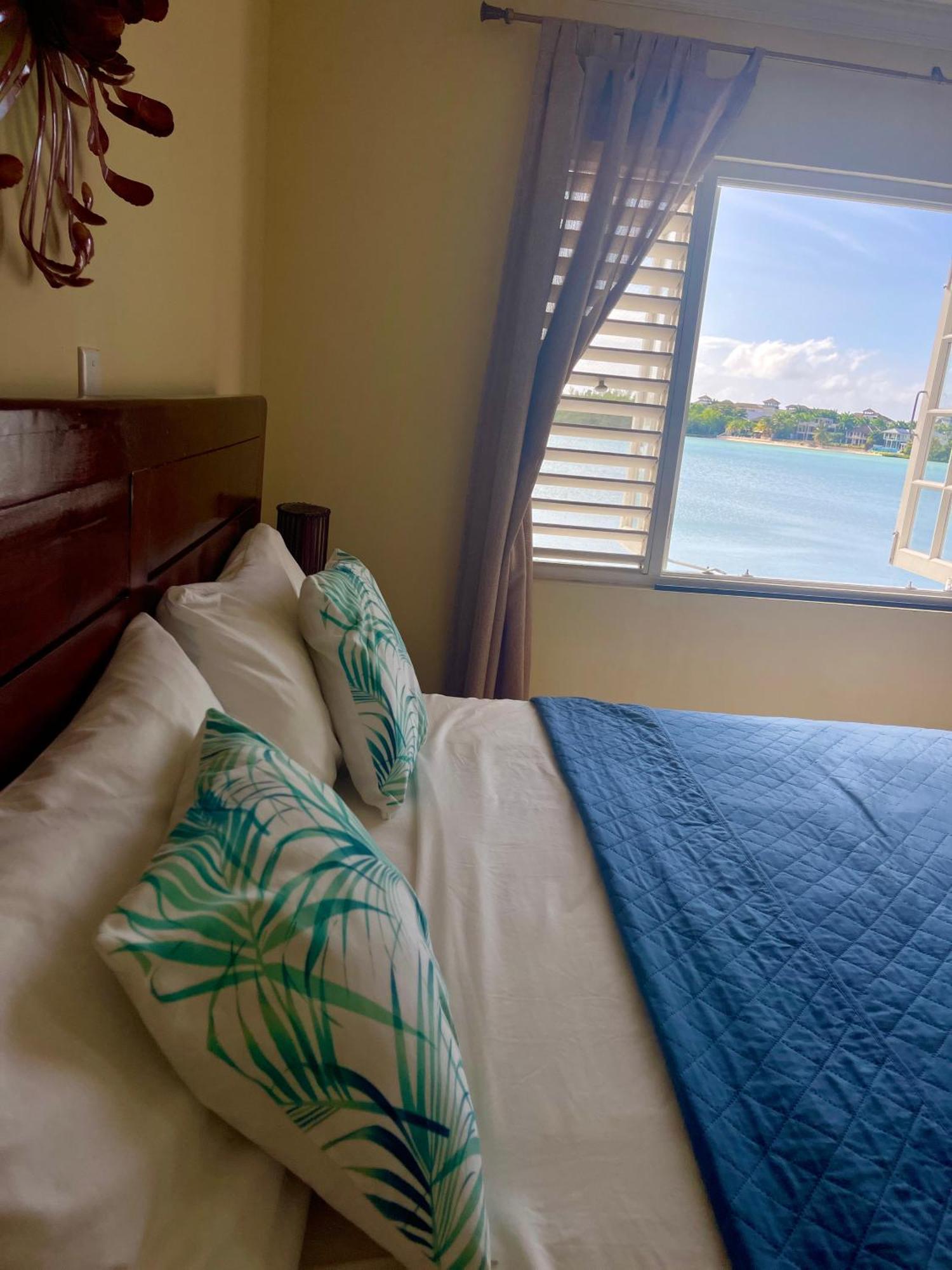 Luxury Apartments And Rooms,The Lagoons Бухта Монтего Экстерьер фото
