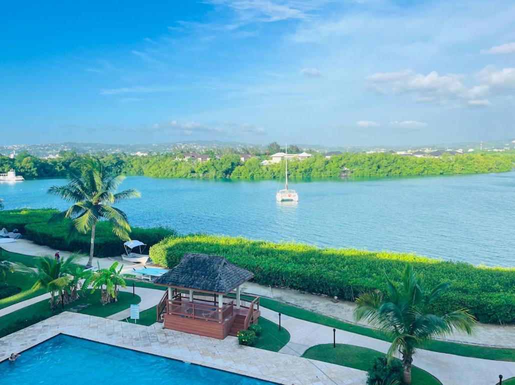 Luxury Apartments And Rooms,The Lagoons Бухта Монтего Экстерьер фото